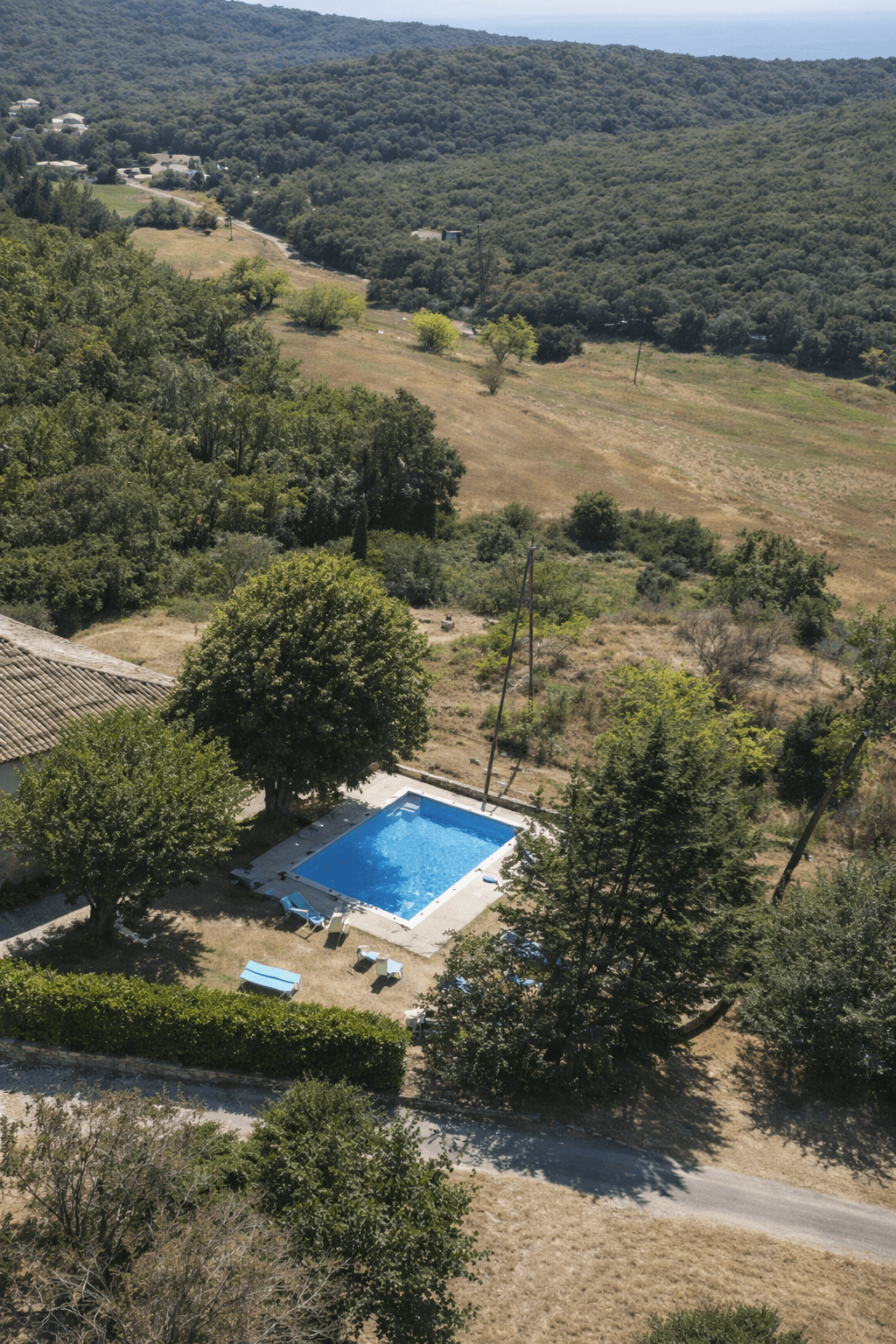 Vue de la piscine 1
