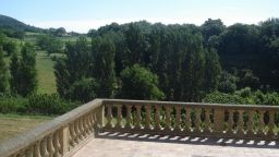 La terrasse panoramique du Gîte Côté Source au Mas d'Eylieux à Saint Montan en Ardèche